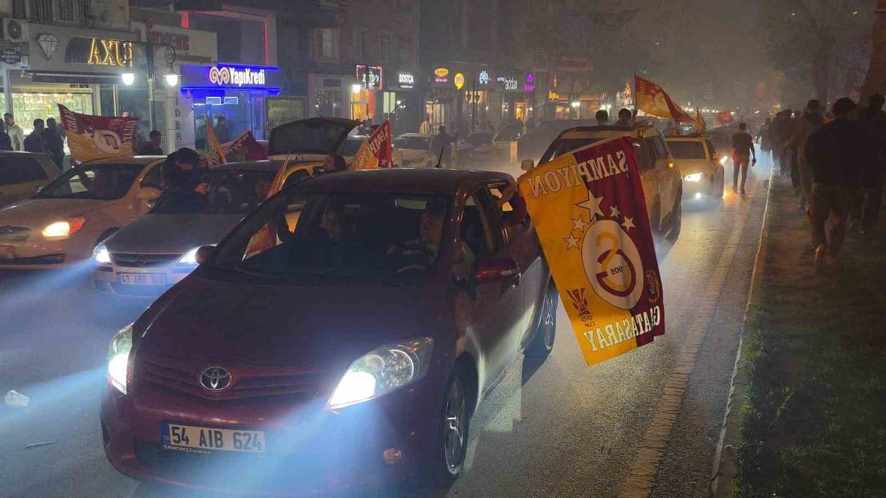 Galatasaray'ın 26. şampiyonluğu Kütahya'da coşkuyla kutlandı