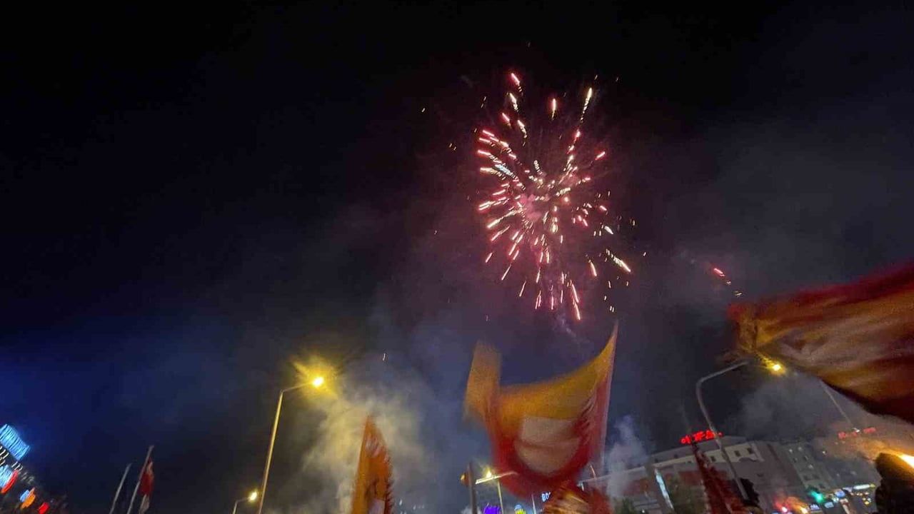 Galatasaray'ın şampiyonluk kutlaması Konya sokaklarını doldurdu