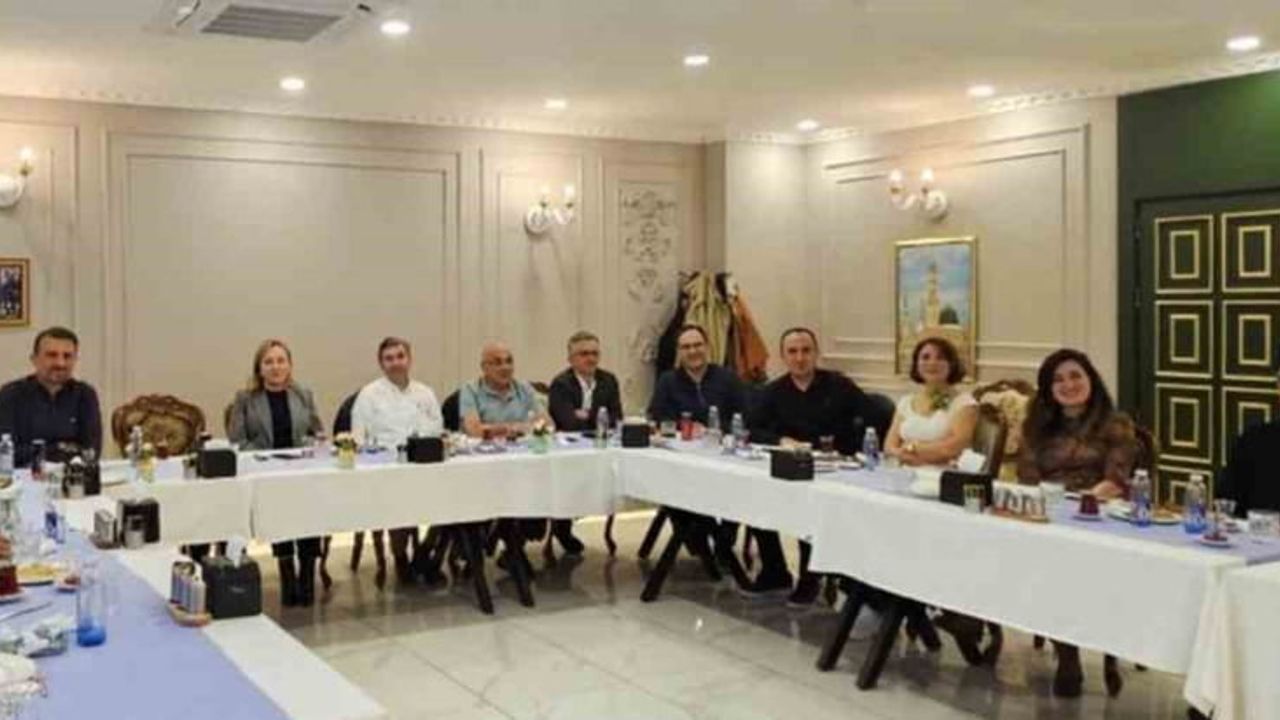 GAÜN Hastanesi'nde Tiroid Kanseri: Multidisipliner Ekip Yaklaşımı