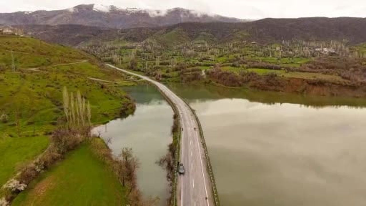 Gayda Barajı Gölü havadan görüntülendi: Hizan'da su seviyesindeki yükseliş ve yansımalar