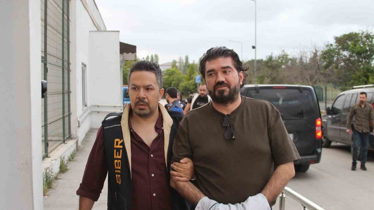 Gazeteci Rasim Ozan Kütahyalı, Adana merkezli yasa dışı bahis ve kara para aklama operasyonunda tutuklandı