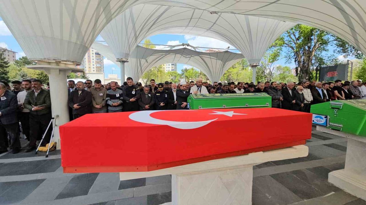 Gazi Polis Mehmet Emrullah Kaya son yolculuğuna uğurlandı