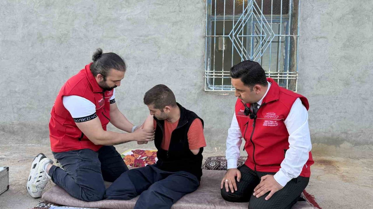 Gaziantep Büyükşehir Belediyesi, Viranşehir’de dört uzvunu kaybeden Burhan Doğruyol’un protez sürecini başlattı