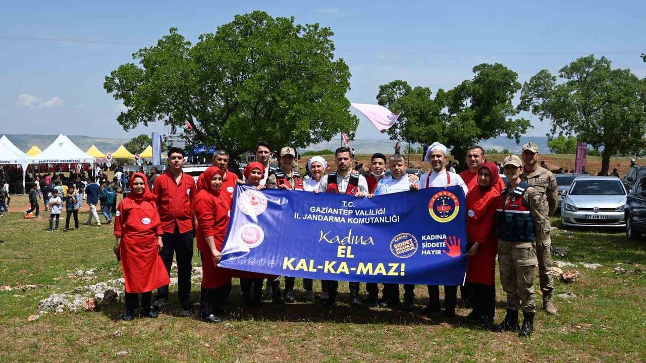 Gaziantep Jandarması Yavuzeli Bahar Şenliklerinde Vatandaşları Bilgilendirdi