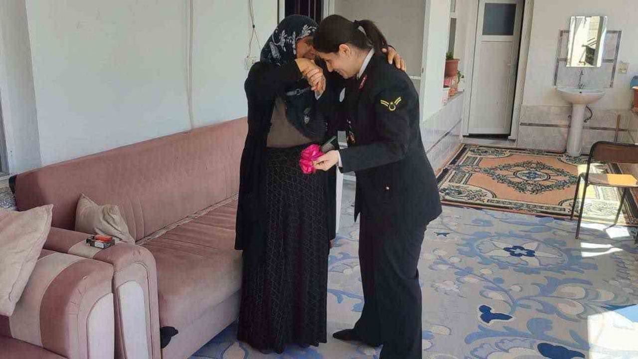 Gaziantep Jandarmasından Şehit Anneleri ve Eşlerine Anneler Günü Ziyareti