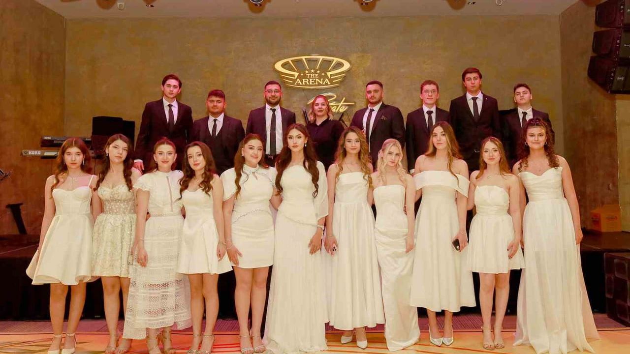 Gaziantep Kolej Vakfı (GKV) 62. yıl mezuniyet balosuyla mezunlarını uğurladı