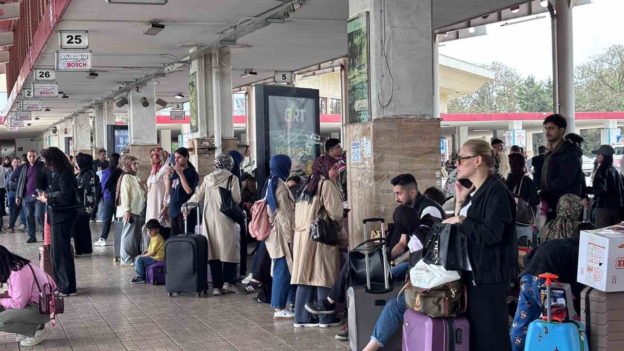 Gaziantep Otogarı'nda Kurban Bayramı yoğunluğu: Firmalar ek seferlerle talebi karşılıyor
