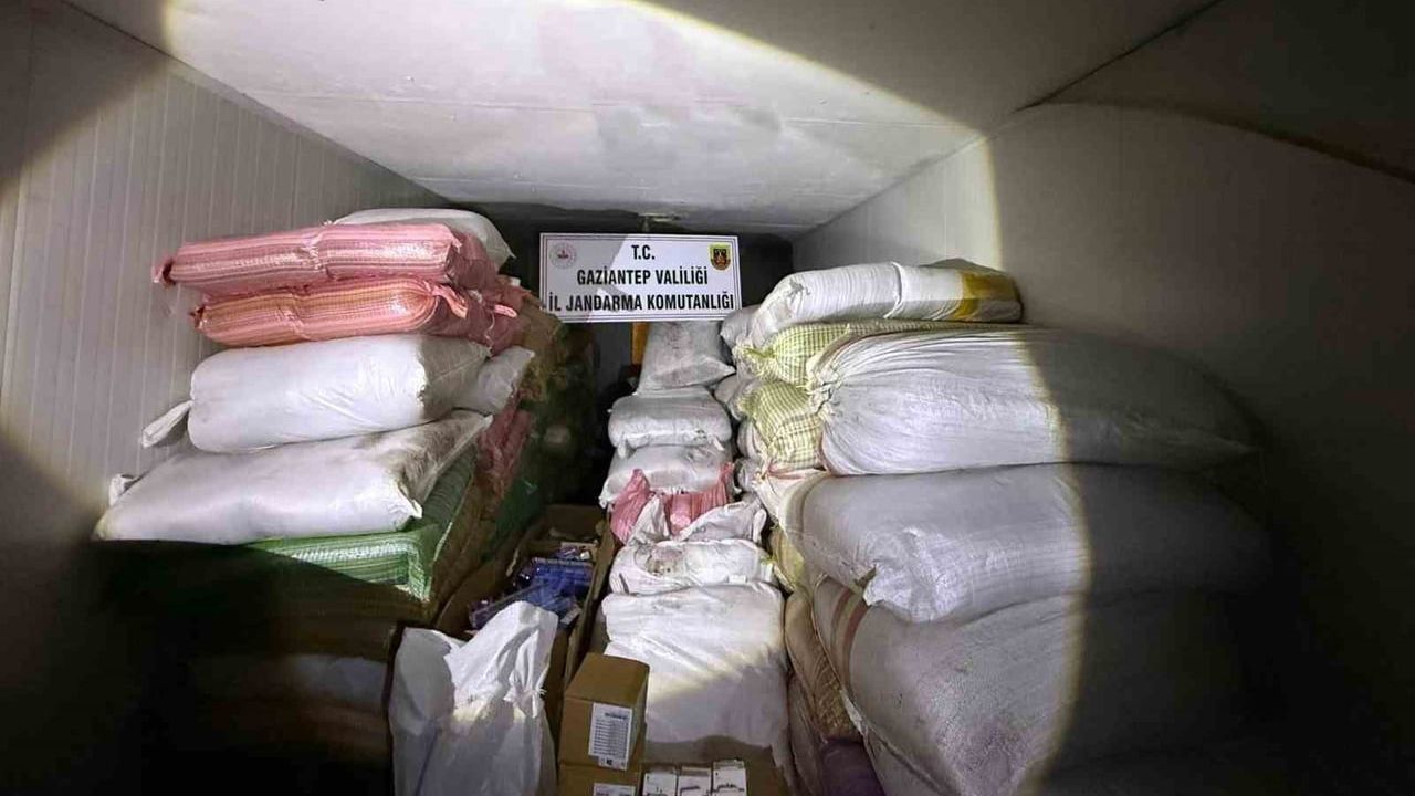 Gaziantep'te jandarma 6 milyon 800 bin TL değerinde kaçak malzeme ele geçirdi