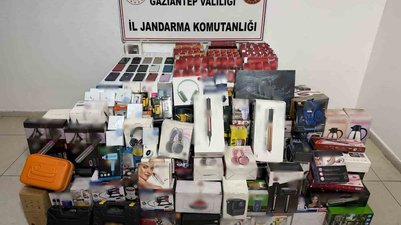 Gaziantep'te jandarma operasyonunda 1 milyon 250 bin TL değerinde kaçak malzeme ele geçirildi