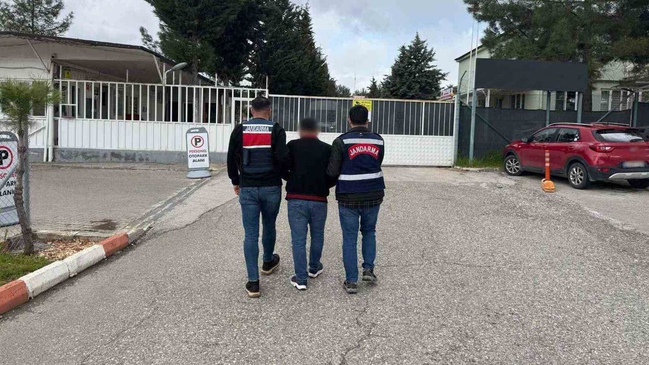 Gaziantep'te jandarma, sosyal medyada yasadışı bahis reklamı yapan 2 kişiyi tutukladı