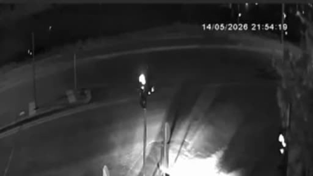 Gaziantep'te kontrolden çıkan otomobil tren yoluna uçtu: 3 kişi yaralandı
