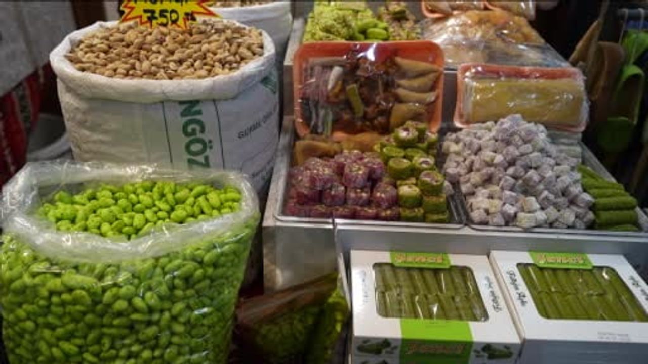 Gaziantep'te Kurban Bayramı'nda fıstıklı lokum ve sucuklara yoğun talep