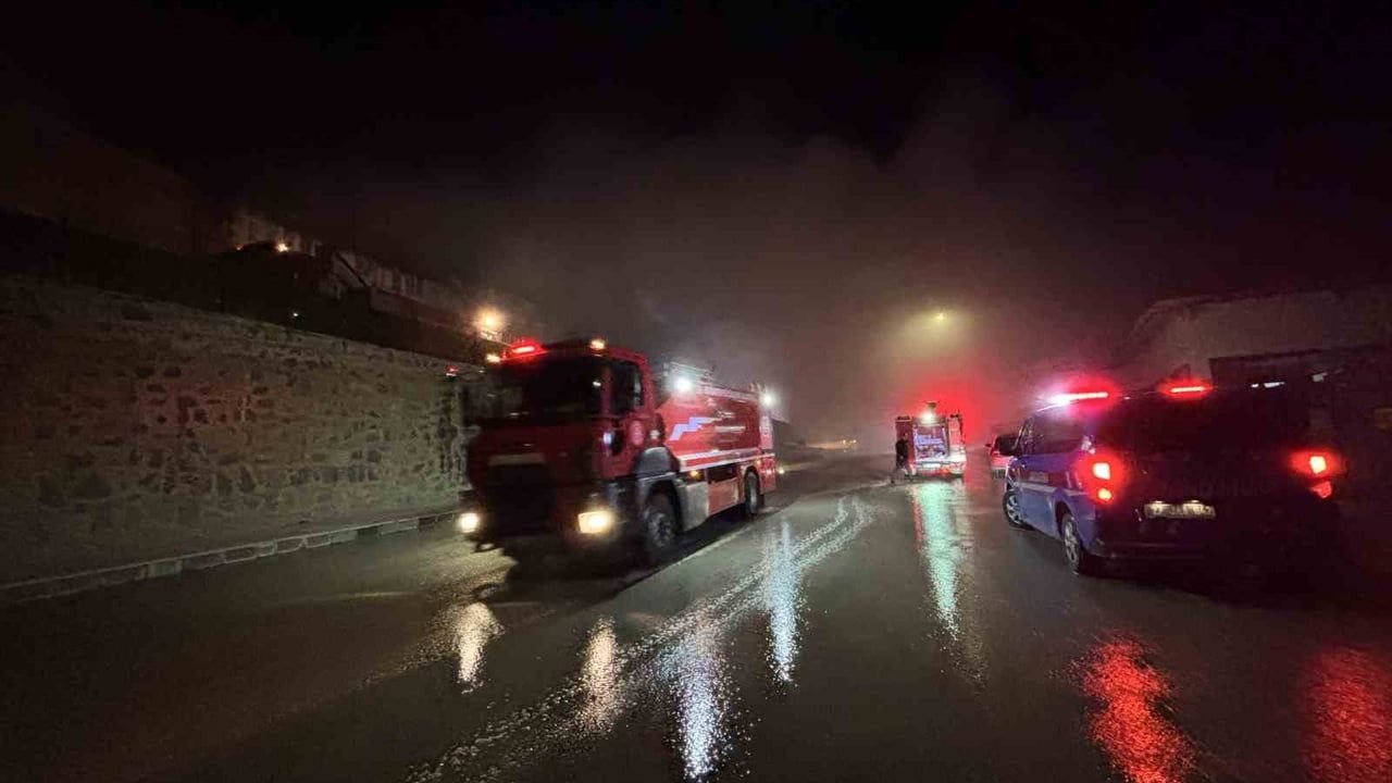 Gaziantep'te mobilya fabrikası yangını kontrol altına alındı