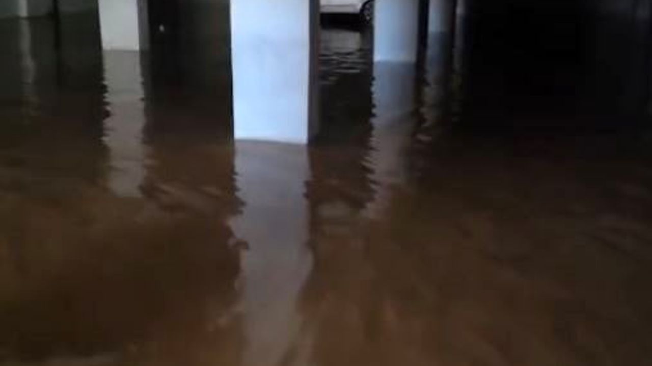 Gaziantep’te süper hücre fırtınası otoparkları çamurla doldurdu