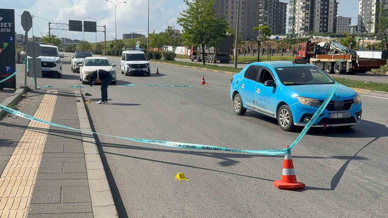 Gaziantep'te taksiyi rehin alan zanlı polisle çatıştı; kovalamaca sonrası yakalandılar