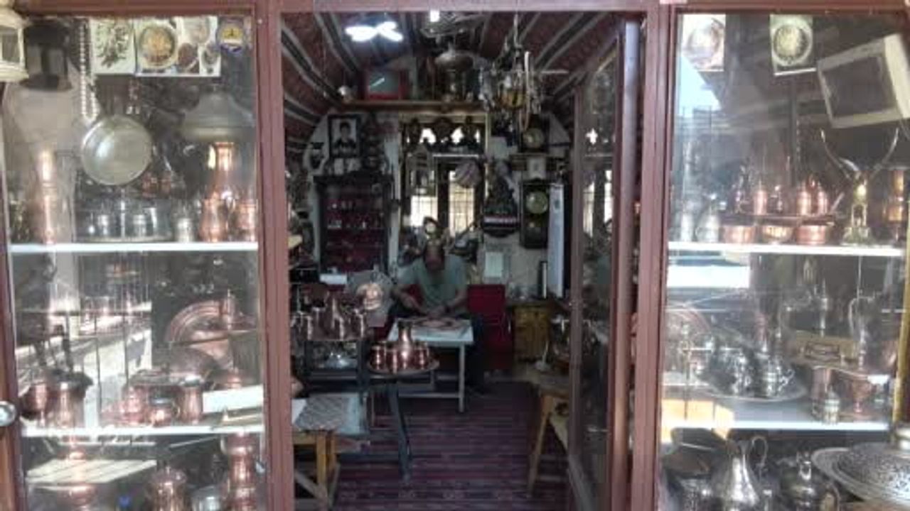Gaziantep’te Usta Ali Aytekin: 350 Bin Çekiç Darbesiyle Şekillenen Bakır Su Takımları