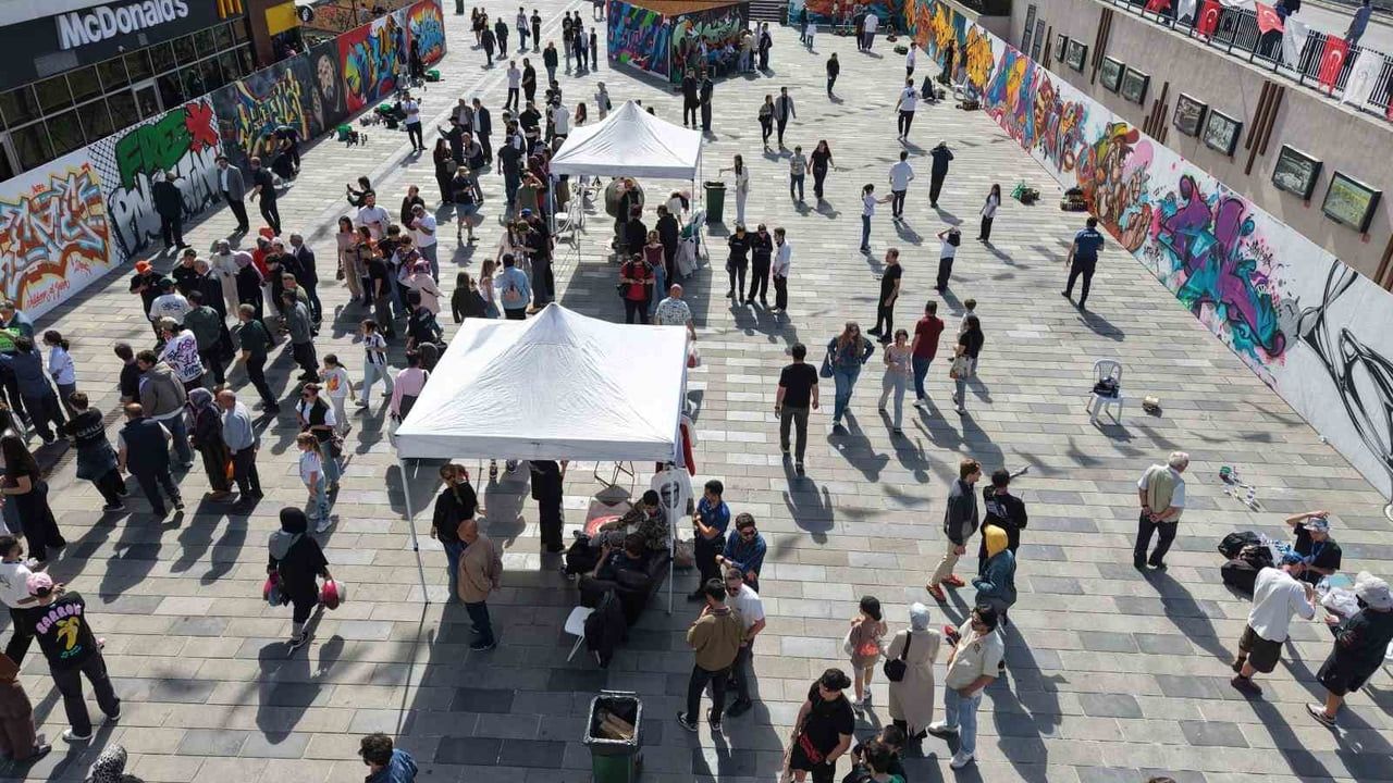 Gaziosmanpaşa'da 'Sokak Stili Graffiti Festivali' iki gün boyunca sokak sanatını buluşturdu