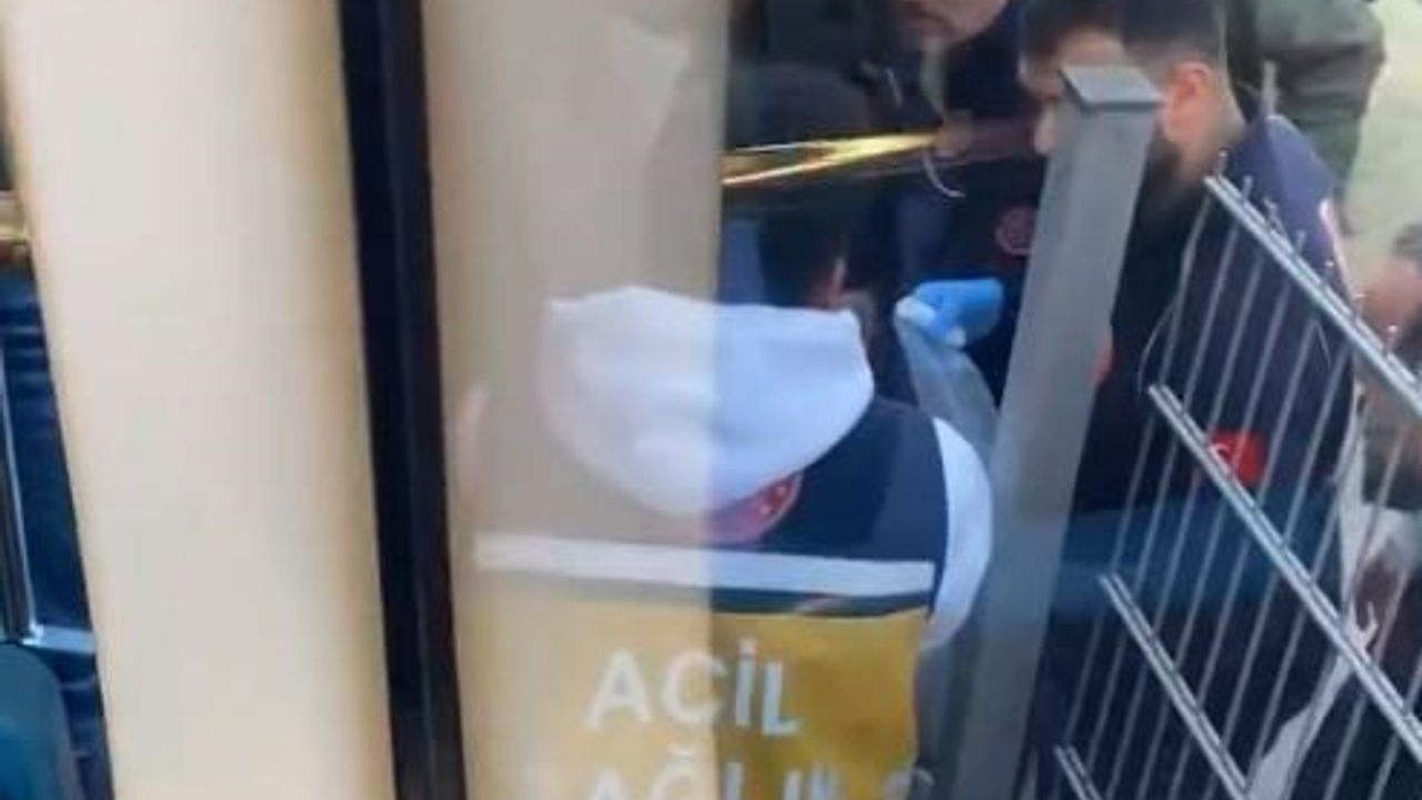 Gaziosmanpaşa'da tramvay ile motosiklet çarpıştı: 1 ağır yaralı