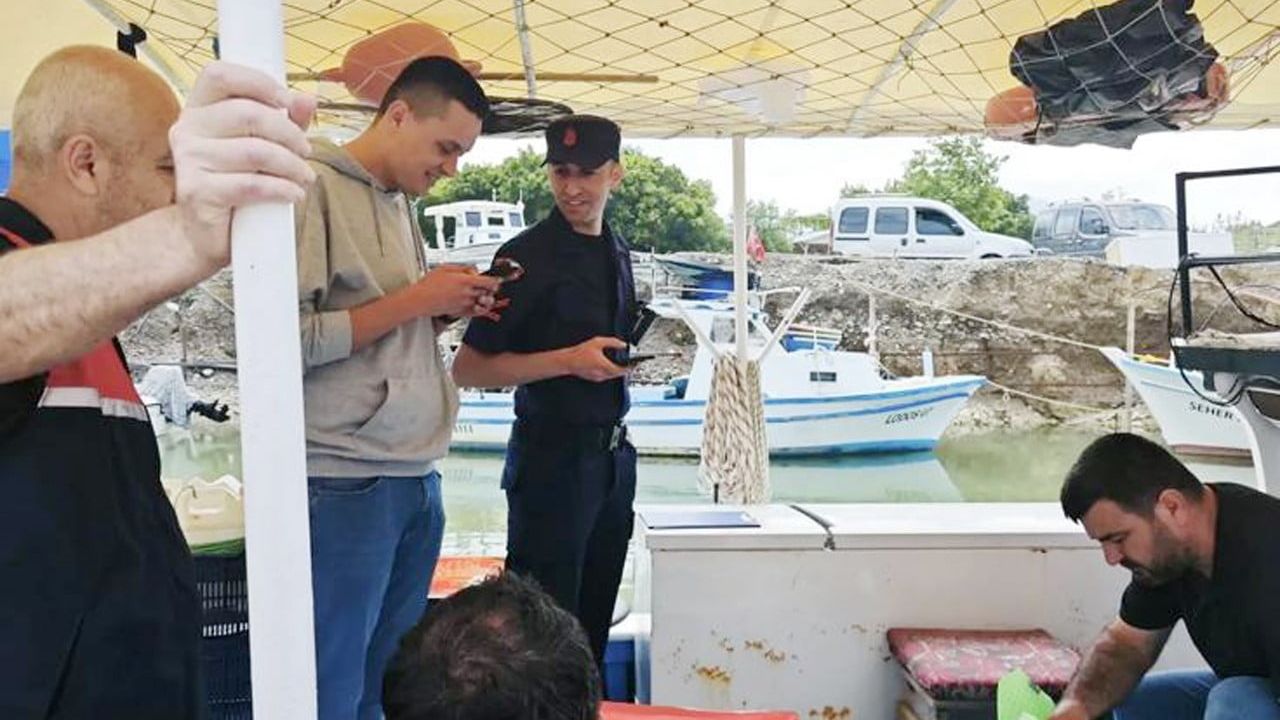 Gazipaşa'da balıkçı teknelerine sıkı denetim: Evrak ve av araçları tek tek incelendi