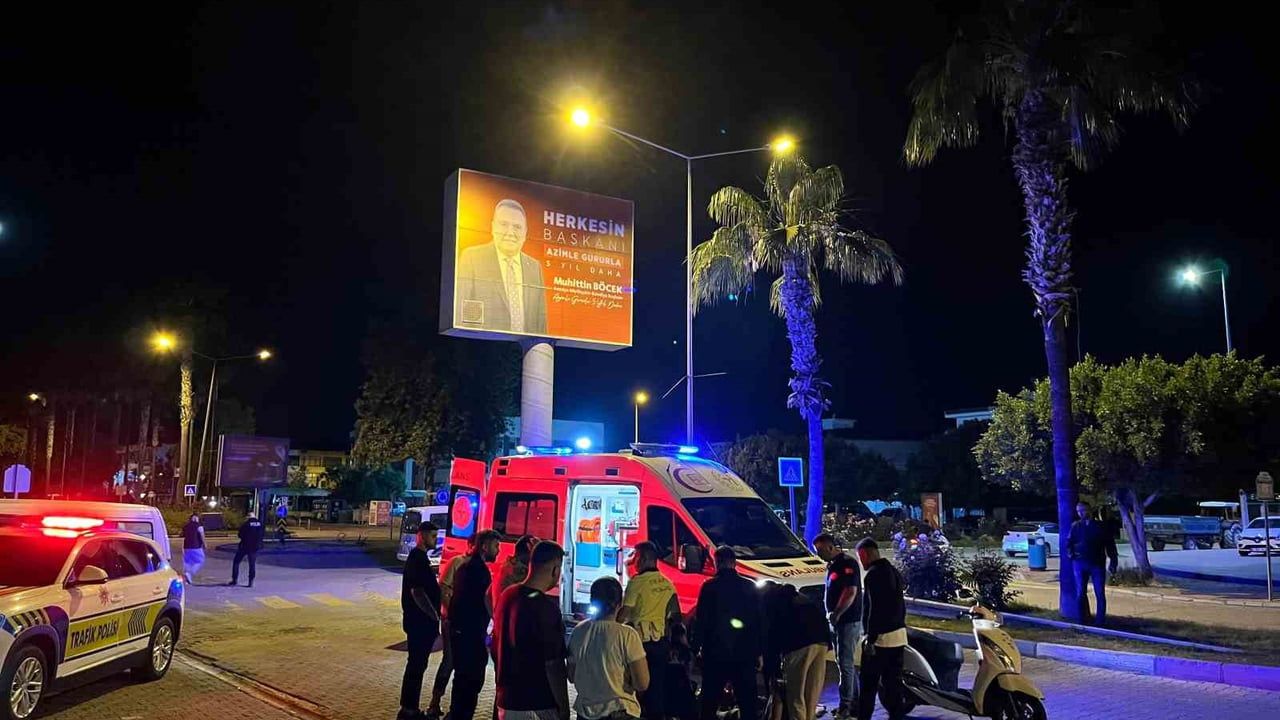 Gazipaşa'da motosikletin ön tekeri patladı: Sürücü ağır yaralandı