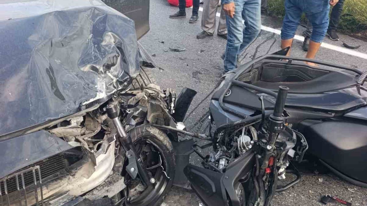 Gazipaşa'da otomobil ile motosiklet çarpıştı: 2 yaralı