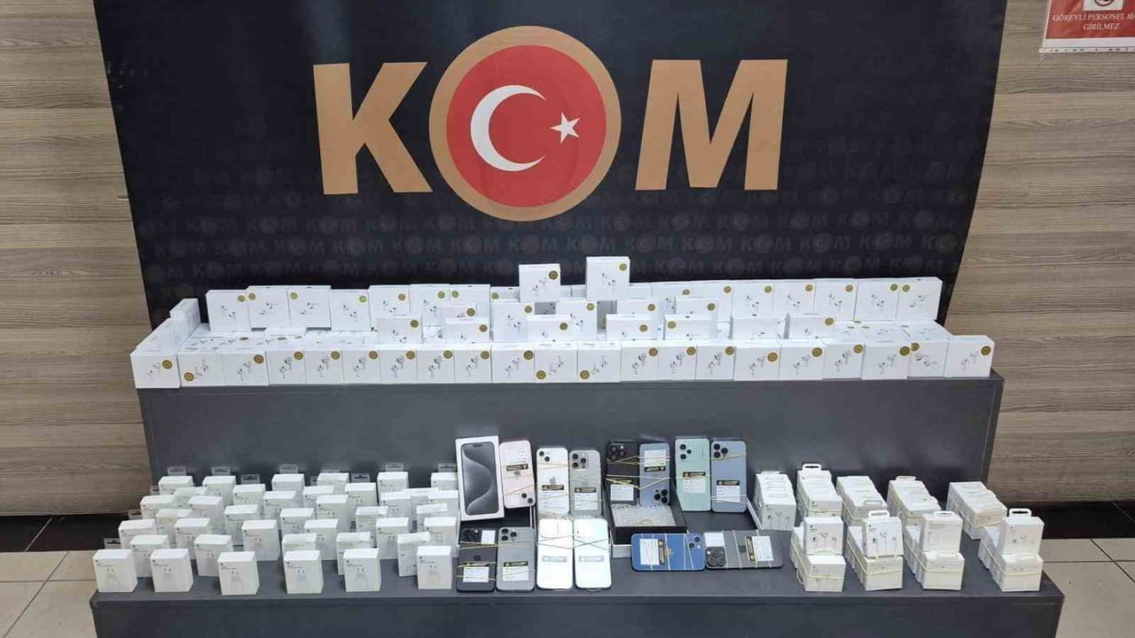 Gebze'de operasyonda sahte 75 bin Dolar ve kaçak elektronik ele geçirildi