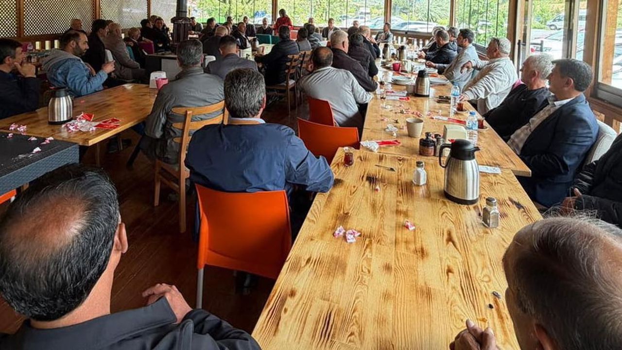Gediz’de Muhtarlar AK Parti Teşkilatı ile İstişare Toplantısında Buluştu