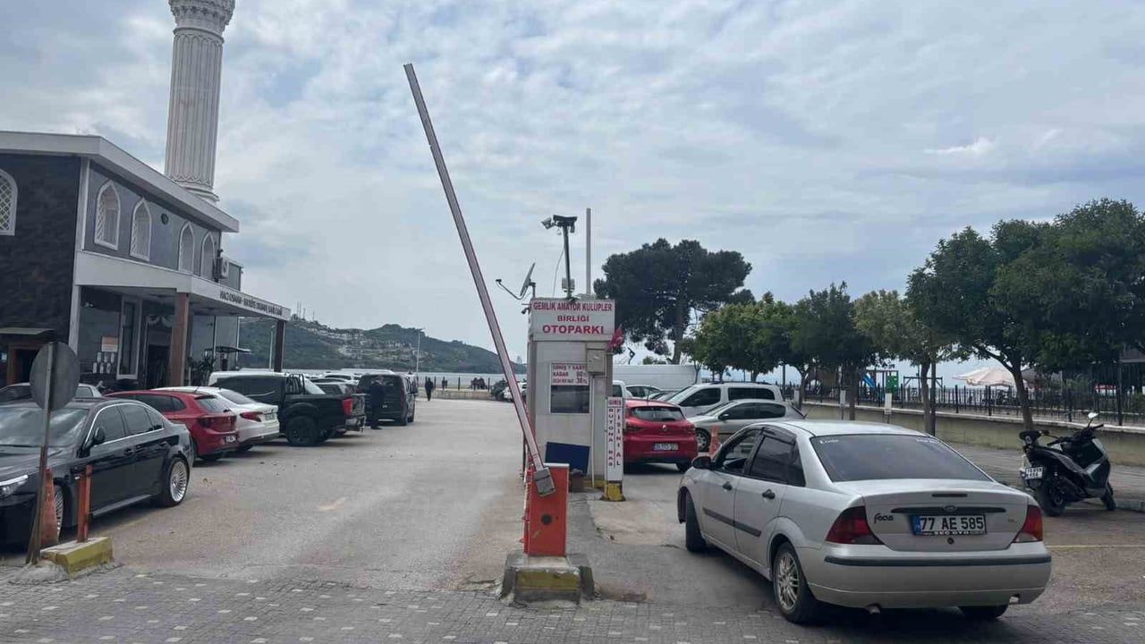 Gemlik'te Kaymakamlık, Usulsüz İşgal Edilen Otopark ve Umumi Tuvaletleri Tahliye Edip Yeniden Hizmete Açtı