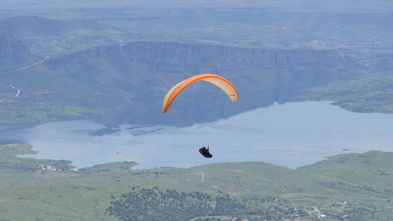 Gerger'de ilk 'Ters Lale Festivali' doğaseverleri ağırladı