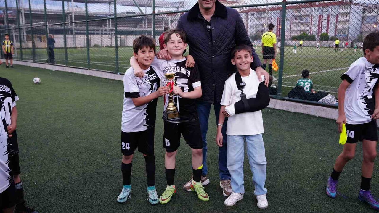 Germencik Belediyespor U11 Takımı bitime bir maç kala namağlup şampiyon oldu