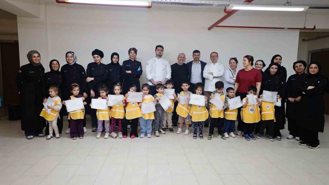 GİBTÜ'de Minik Şefler Gastronomiyle Tanıştı