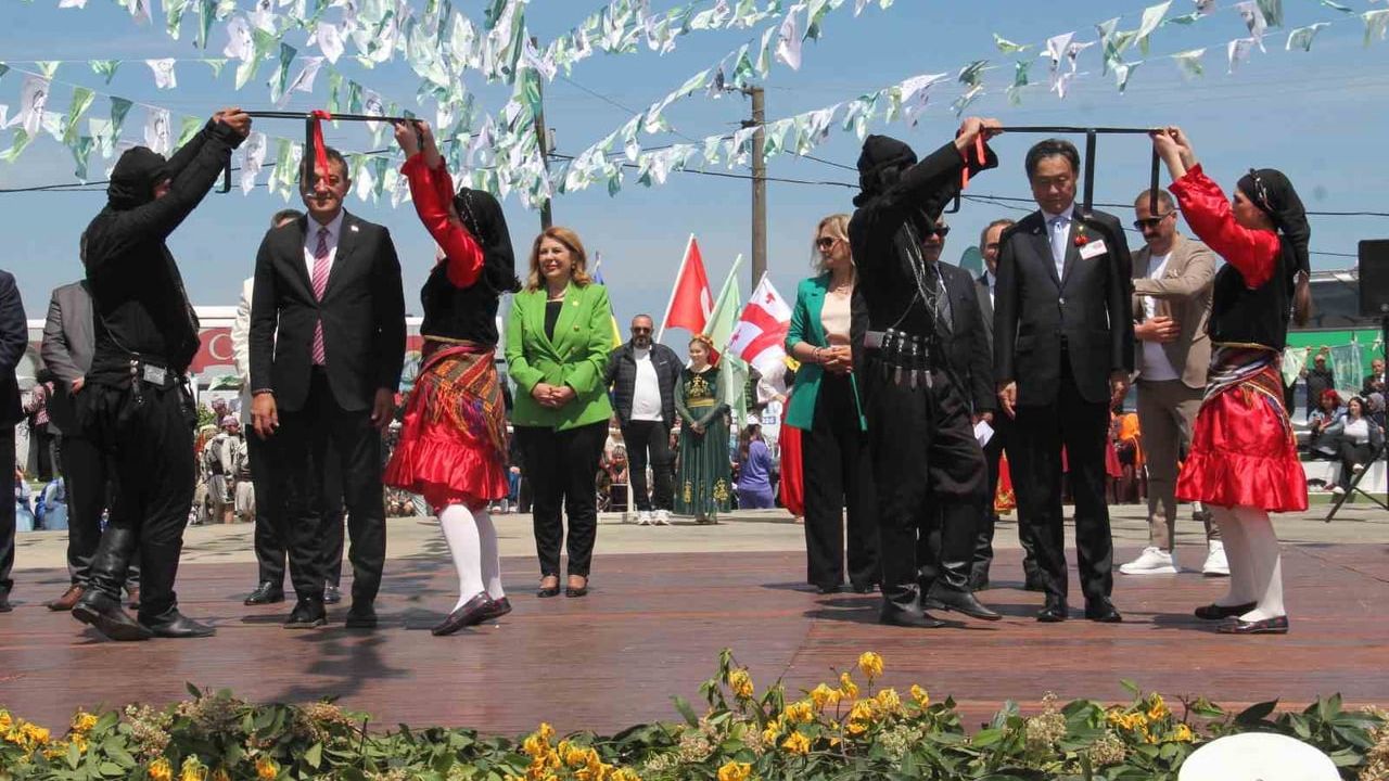 Giresun'da 49. Uluslararası Aksu Festivali'nde Mayıs 7'si geleneği yaşatıldı