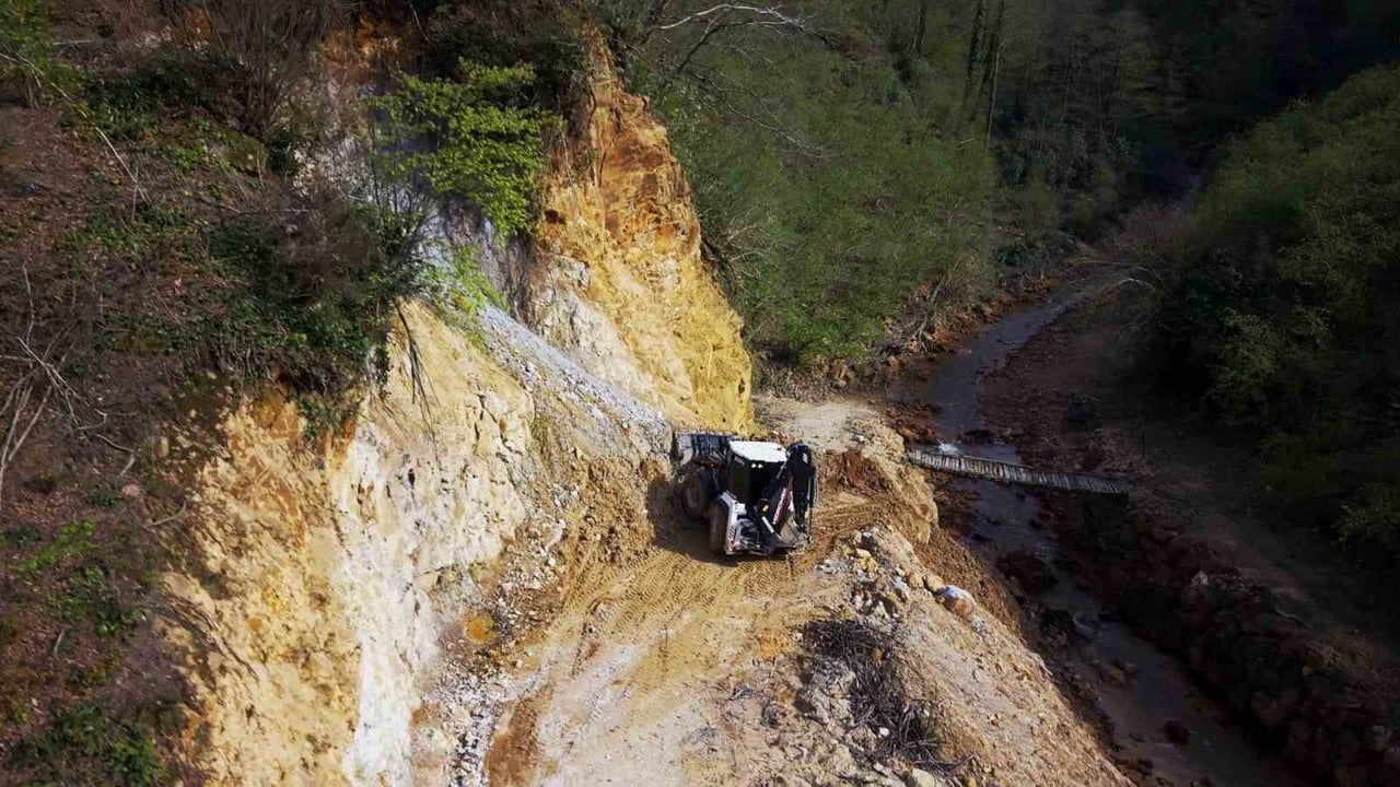 Giresun'da heyelan sonrası yollar açıldı: Espiye köylerinde müdahale sürüyor
