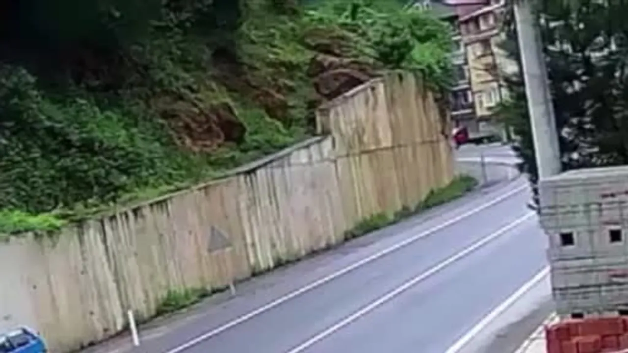 Giresun Dereli'de Heyelan Anı Güvenlik Kamerasına Yansıdı
