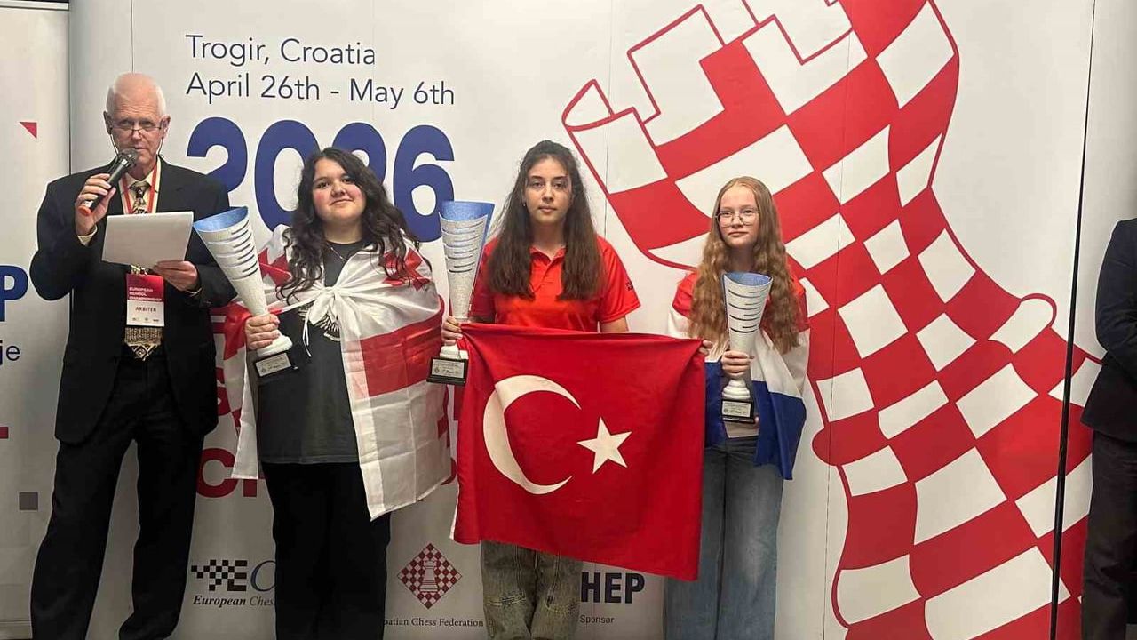 GKV'li Beren Kalyoncu, Avrupa Okullar Satranç Şampiyonu Oldu