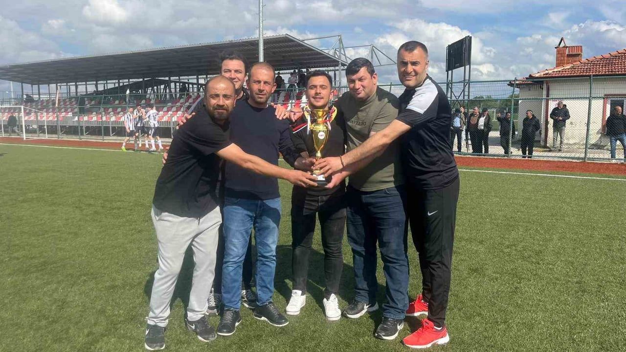 Göbelspor Tavşanlı’da Namağlup Şampiyonluğunu İlan Etti, 1. Amatör Küme’ye Yükseldi