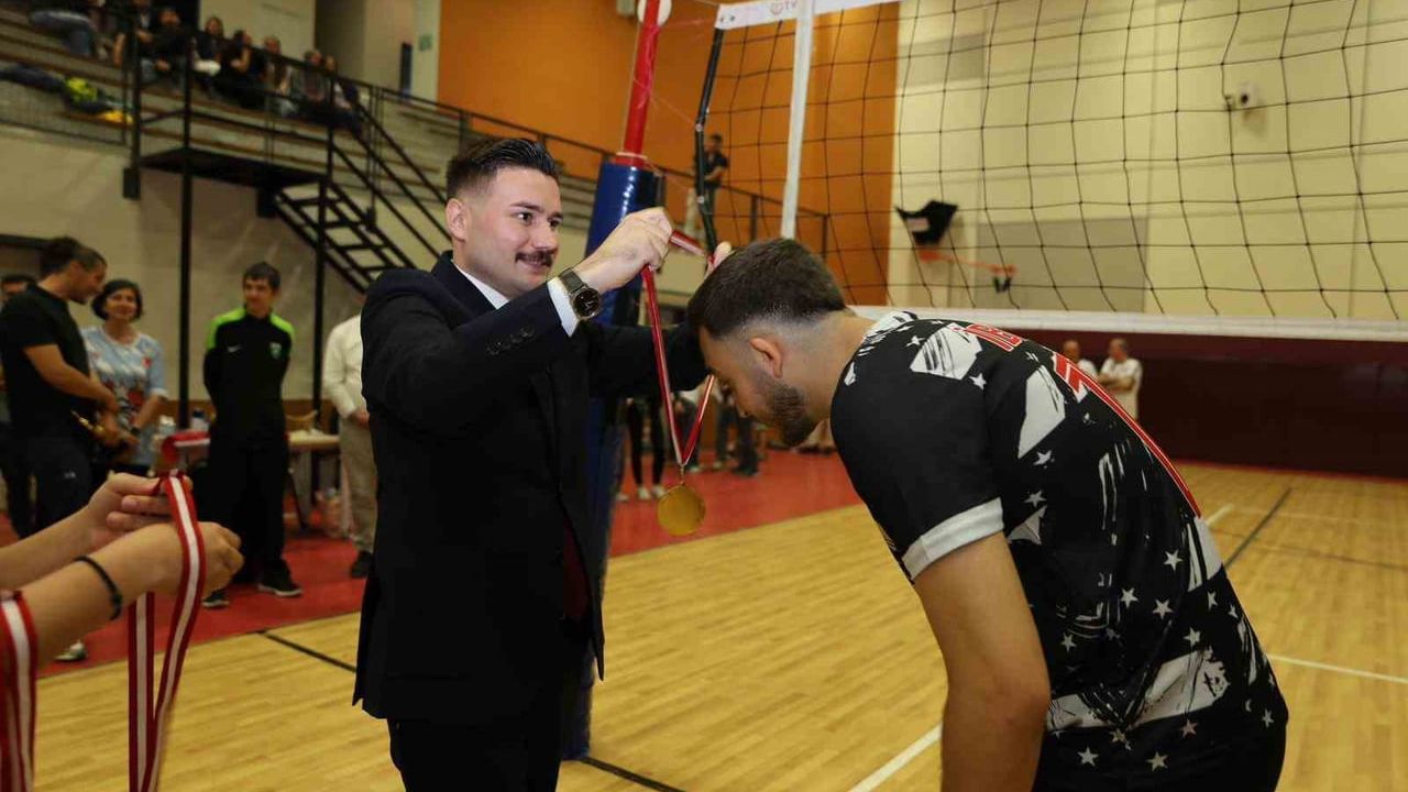 Gökçeada’da 19 Mayıs’ta 7. Geleneksel Voleybol Turnuvası tamamlandı