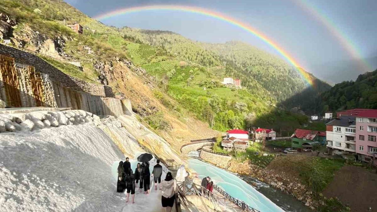 Göksu Travertenleri'nde çift gökkuşağı ziyaretçilere görsel şölen sundu