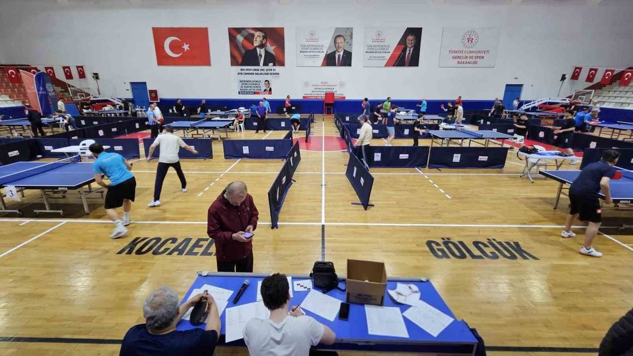 Gölcük'te 19 Mayıs masa tenisi turnuvası sonuçlandı