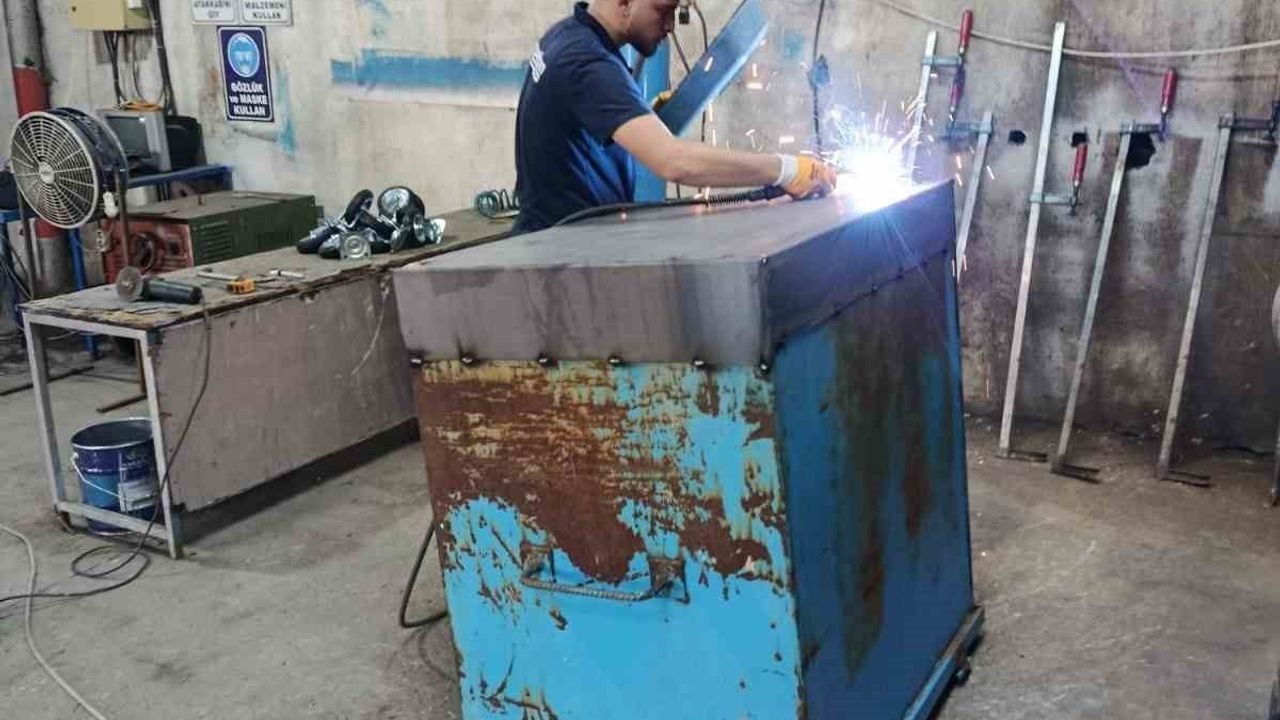 Gölcük'te Eski Çöp Konteynerleri Yenileniyor: Tasarruf ve Hijyen Önceliği