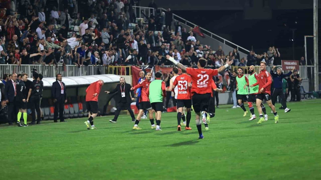 Gölcükspor 5 yıl aradan sonra TFF 3. Lig'e yükseldi