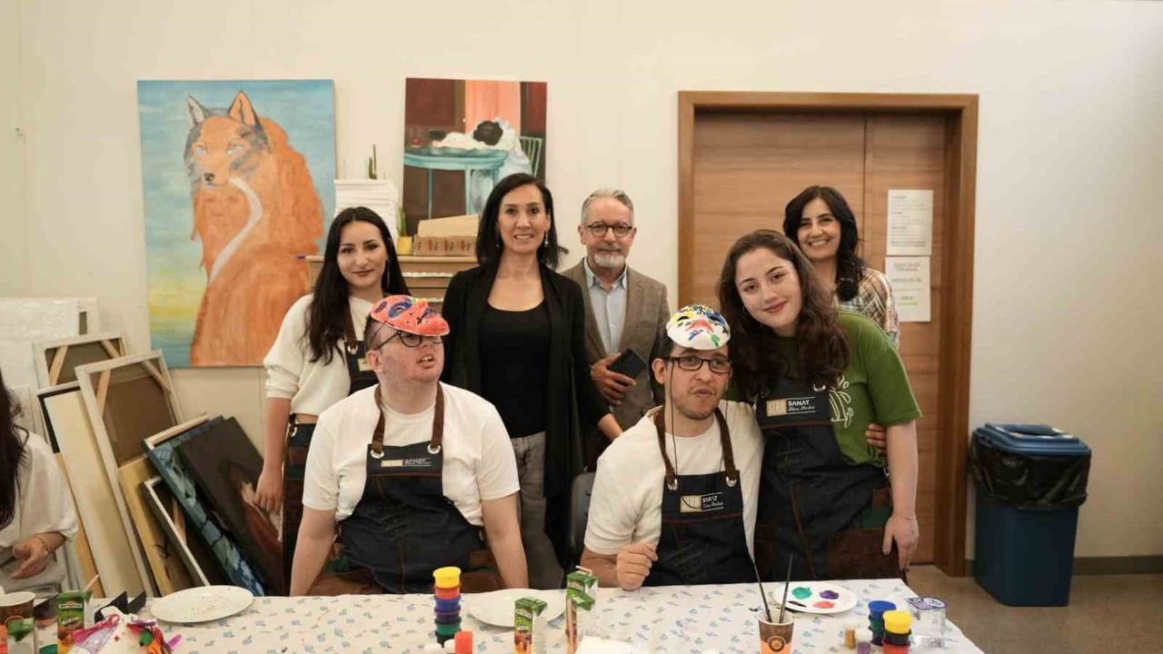 Gonca Engelsiz Yaşam Merkezi'nde 15 özel birey 'Maskemde Ben Varım' projesiyle sanatla buluştu