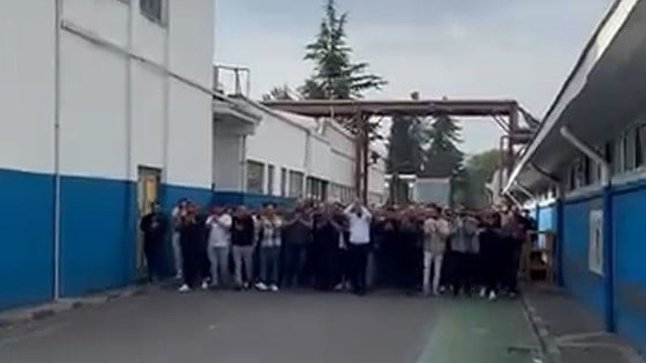 Goodyear Adapazarı Fabrikası'nda İşçiler Zam Teklifini Vardiya Değişiminde Protesto Etti