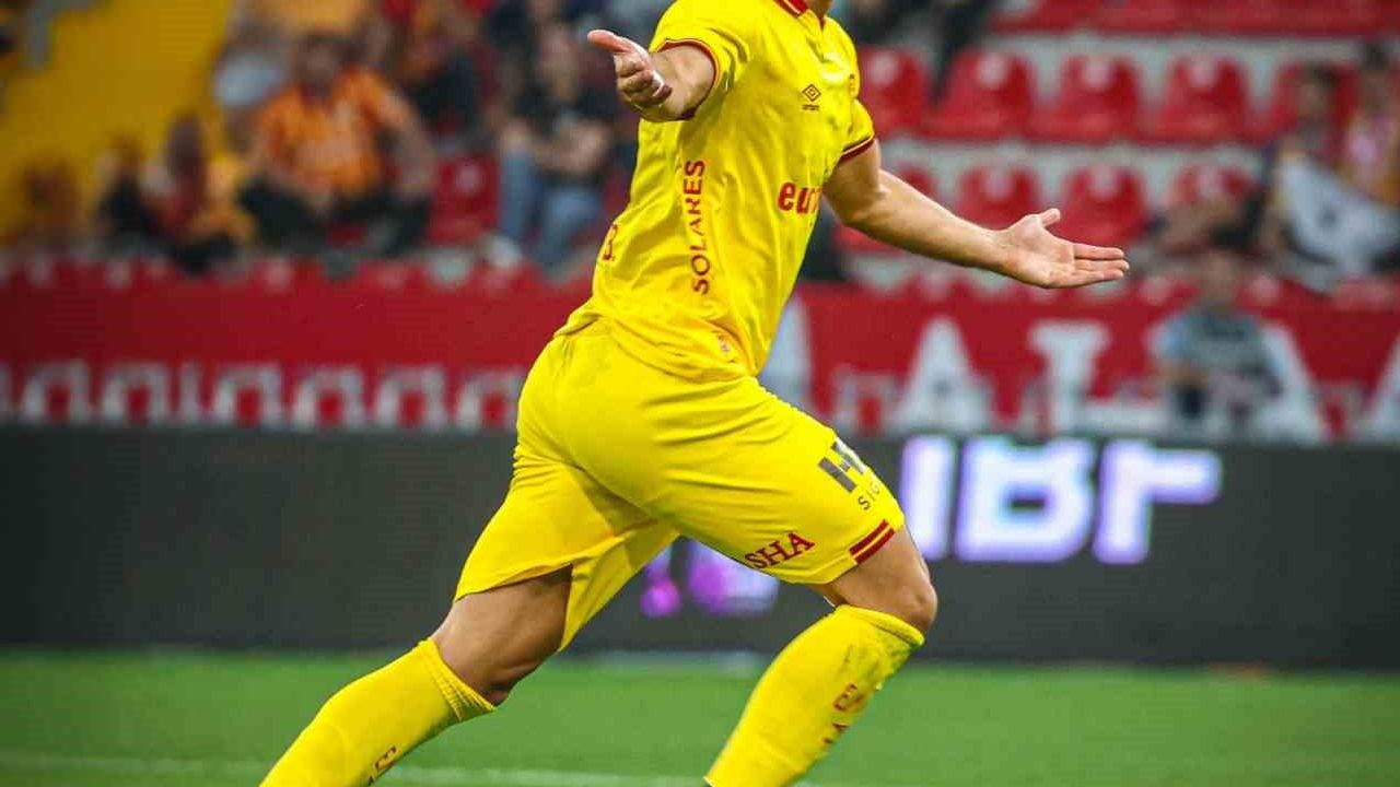 Göztepe, Efkan Bekiroğlu ile sözleşmeyi 2026-2027 sezonu sonuna kadar uzattı