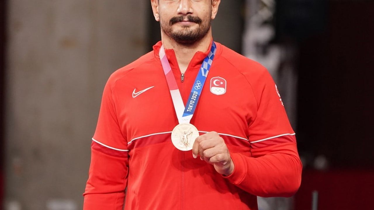 Güreşin efsaneleri Menemen’e geliyor: Taha Akgül ve Rıza Kayaalp 16. Emiralem Çilek Festivali'nde