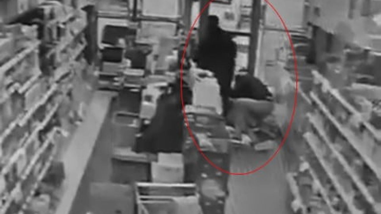 Gürsu'da süpermarkette fenalaşan vatandaşa jandarma müdahalesi: Dakikalarca CPR ile hayata döndürüldü