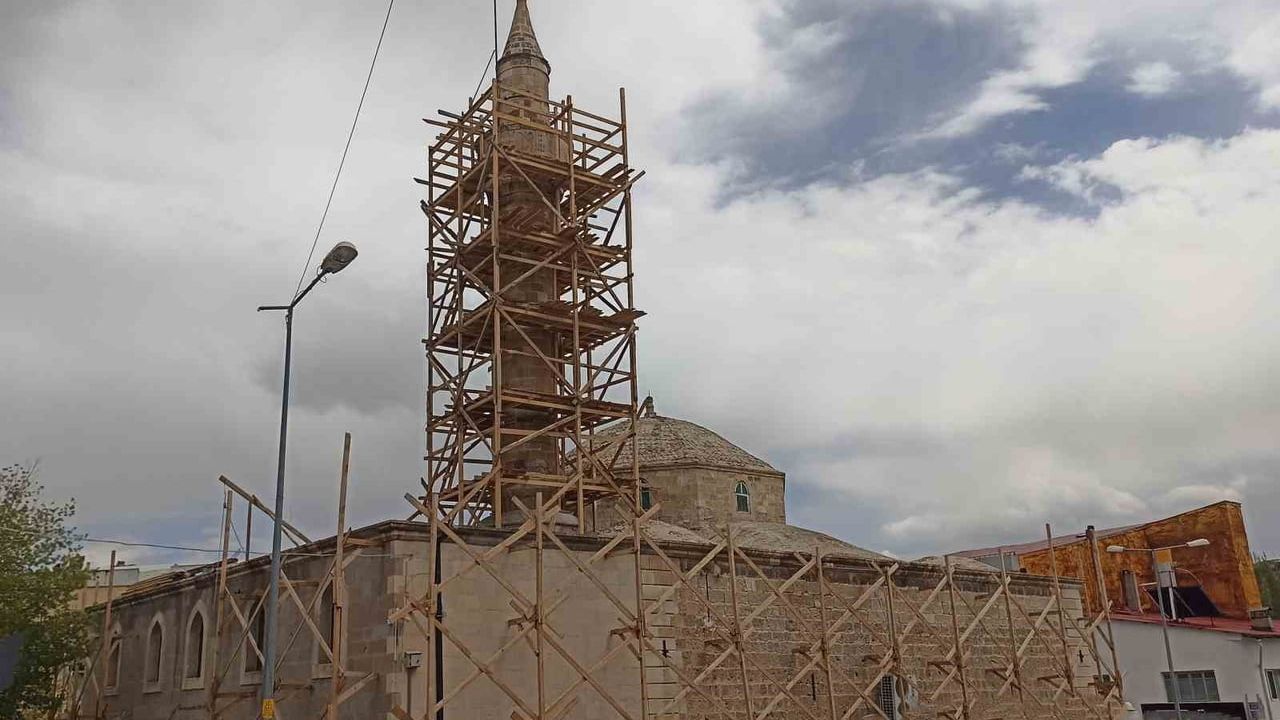 Gürün Ulu Camii restorasyonu planlandığı gibi ilerliyor — Yıl sonunda yeniden ibadete açılması hedefleniyor