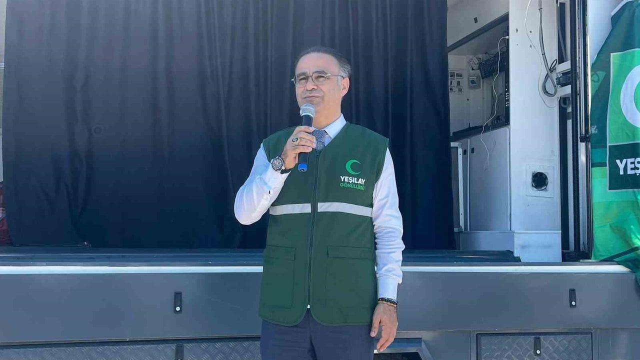 Güzelbahçe'de 'Sağlıklı Yaşam' yürüyüşü: Öğrenciler, veliler ve eğitimciler bağımlılığa karşı bir araya geldi