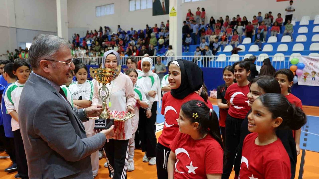 Hacılar’da Geleneksel Çocuk Oyunları Festivali: Başkan Bilal Özdoğan ödülleri takdim etti