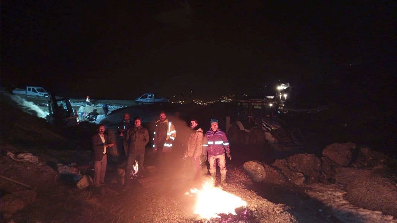 Hakkari'de Berçelan Yaylası'ndaki heyelan kaynaklı su arızası giderildi